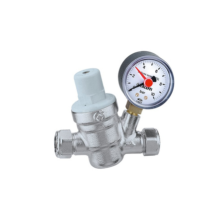 Regulator ciśnienia ze złączkami zaciskowymi – wersja skośna z manometrem O 22